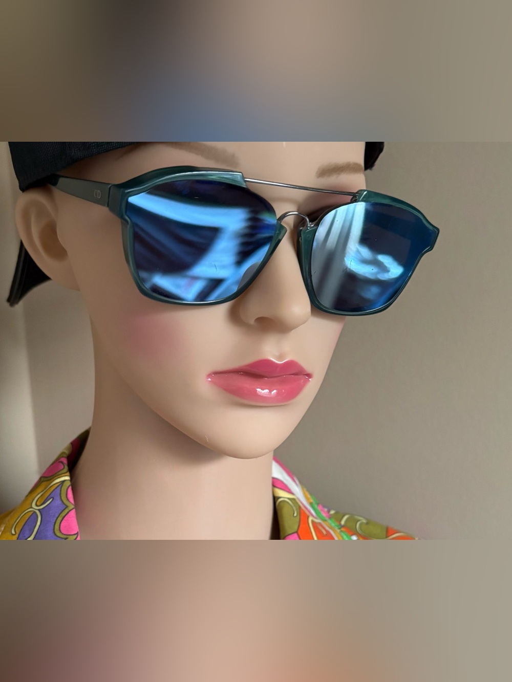 Dior Green Frames with Mirror Lenses Sunglasses - Picture 8 of 8